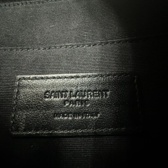 Saint Laurent Logo Zipped Clutch - Picture 6 of 7